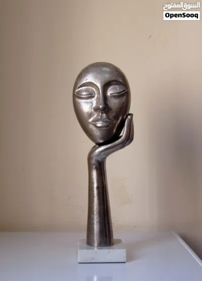 تمثال وجه مفكر ( Thinking face ) . ألومنيوم 2
