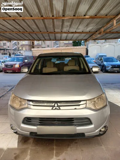 Mitsubishi Outlander Standard 2