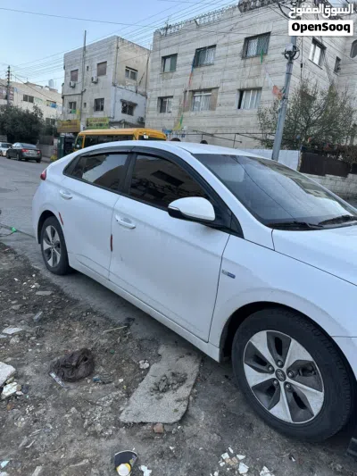 Hyundai Ioniq Standard 2