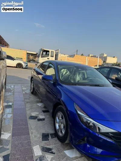 Hyundai Elantra SE 4