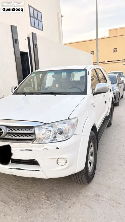 Toyota Fortuner SR5 4