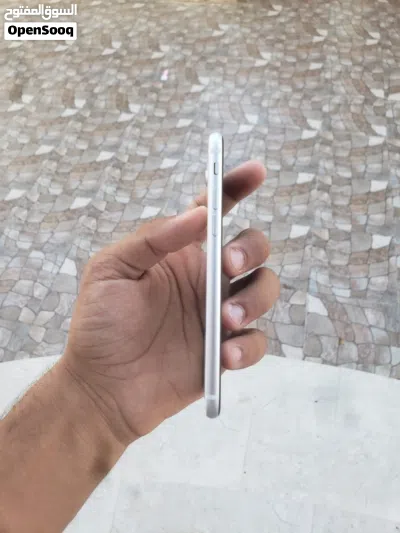 البيع ايفون se2 2020 4