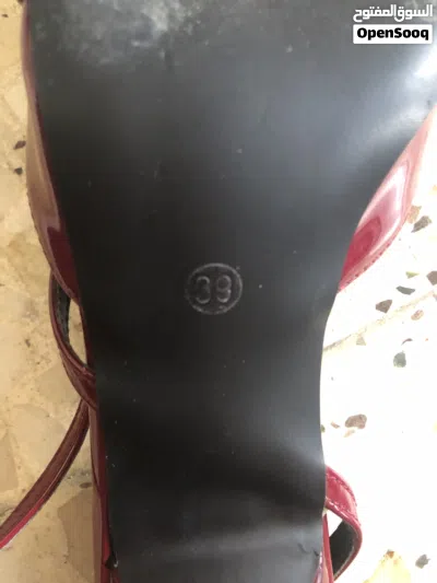 كعب اسود 3 كعب احمر 7 فستان ب5 بنطلون ب 1 الواحد شنته ب3 جاكيت رجالي ب5 جاكيت اسود 5 4