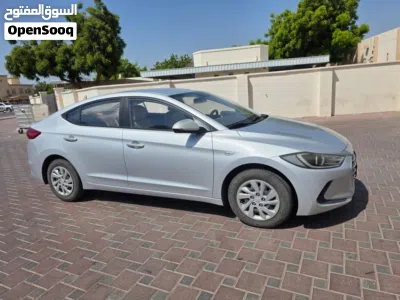 Hyundai Elantra Standard 3