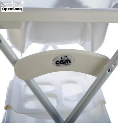 طاولة الغيار مع البانيو الخاص فيها من ماركة CAM متحرك ب رفين 4