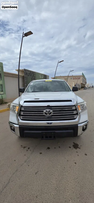 Toyota Tundra SR5 3