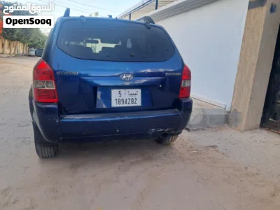 Hyundai Tucson SE 4