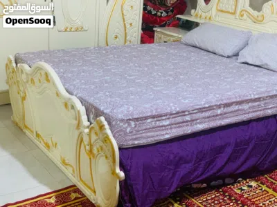 غرفه للبيع خشب عراقي متكونه من سبع قطع للتواصل للستفسار على رقم 3