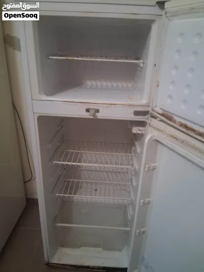 ثلاجه حجم وسط شغاله للبيع 2
