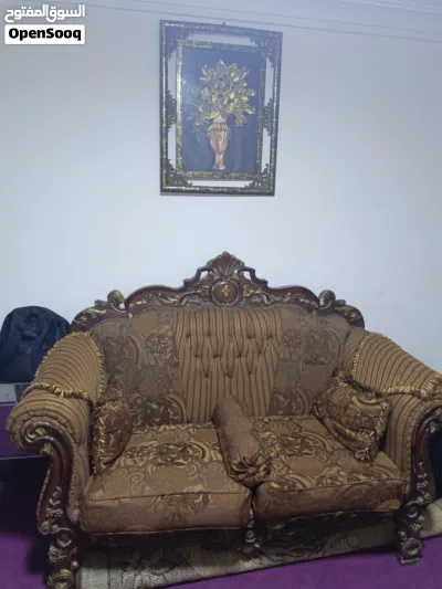 طقم كنب و طاولة وسطية و موكيت 4*5 مستعمل و بحالة جيدة 4