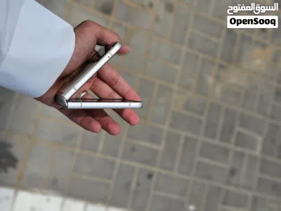 عرض خااص : Samsung Zflip 3 256gb هاتف نظيف جدا بحالة الوكالة بدون اي شموخ و بدون اي مشاكل مع ملحقاتة 3