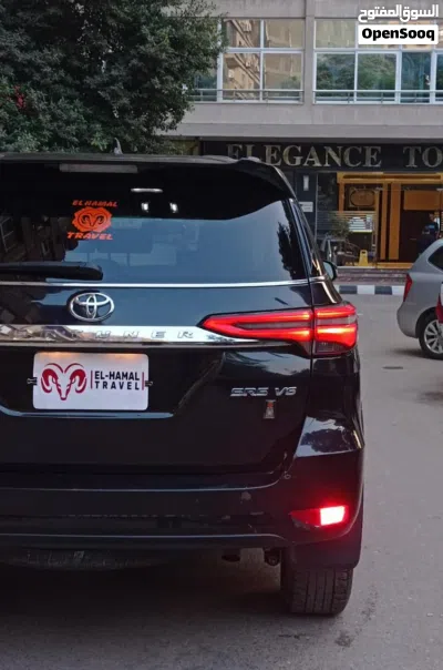 Toyota Fortuner SR5 4