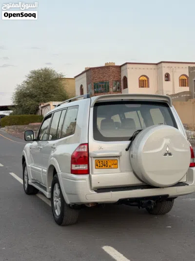 Mitsubishi Pajero GLS Top 4