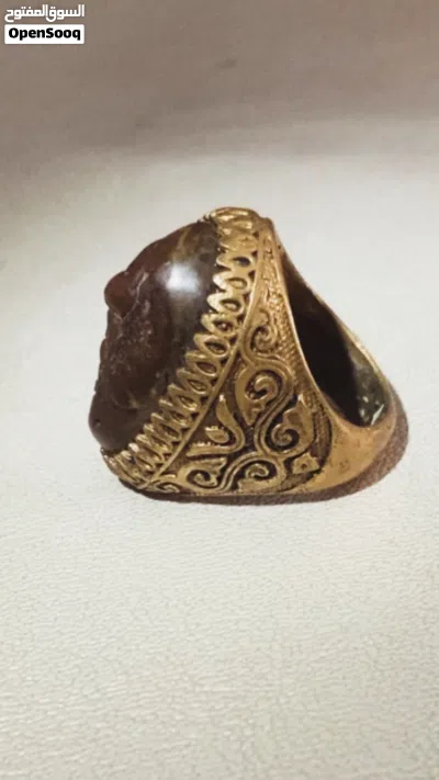 يعتبر من نوادر الاحجار الطبيعيه. 4