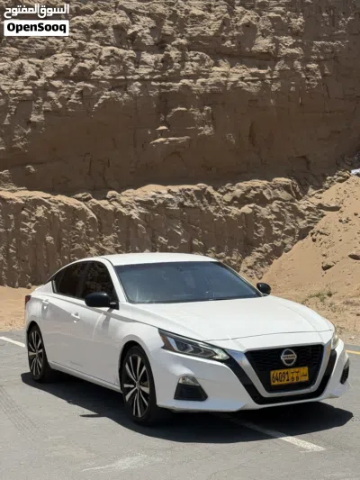 Nissan Altima SR 2