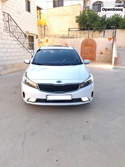 كيا سيراتو Standard 4