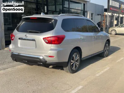 Nissan Pathfinder SV 4