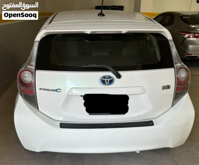 Toyota Prius Prius C 4