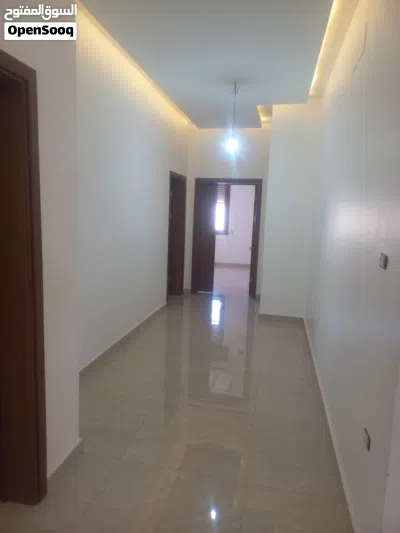 شقة سكنية للايجار بدون اثات فيها دولاب مطبخ ومكيفات ،دور الثاني 4