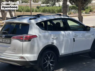 Toyota RAV 4 SE 3
