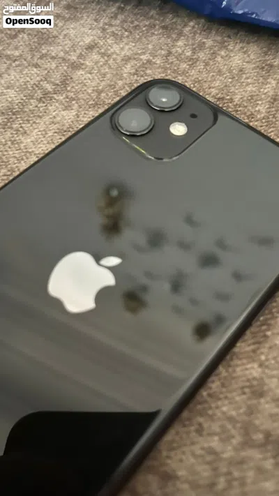 ايفون 11 مع كفرات هديه نظيف جدا 128gb 2