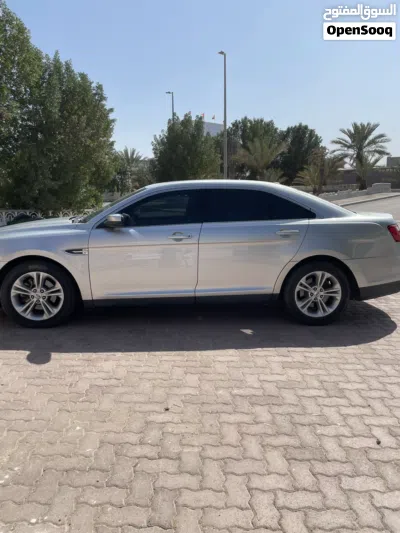 Ford Taurus SE 4