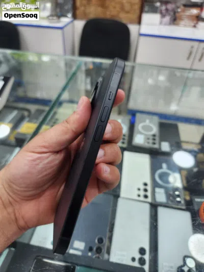 iPhone 15 128GB بحالة ممتازة جدا بسعر مميز جدا 4
