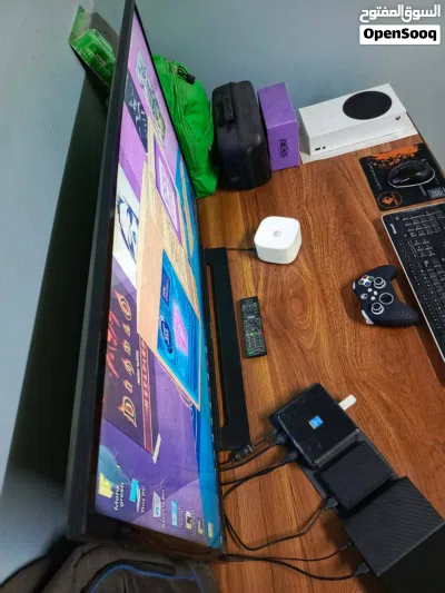 بلاي ستيشن 4 + حساب فيه 125 لعبة + شاشة سوني 40 إنش + ساعة ومنبه وراديو + شنتة وقاعدة للبليستيشن 2