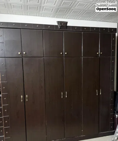 غرفة نوم بني غامق بحالة ممتازة 2