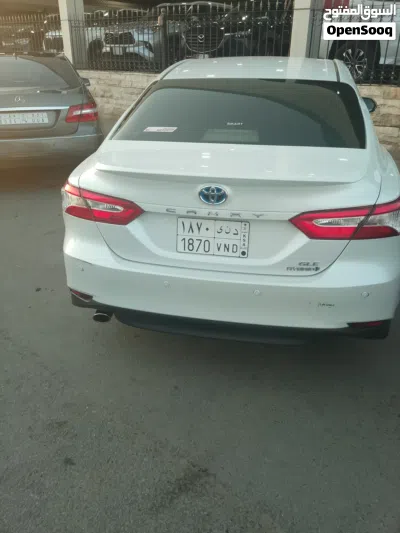Toyota Camry GLE 3