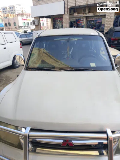 Mitsubishi Pajero GLS 2
