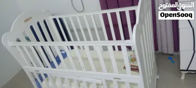 سرير أطفال شبه جديد وبحاله ممتازه 3