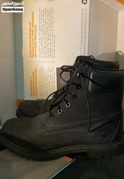 Timberland black boots (BARELY USED) in very good condition. 2