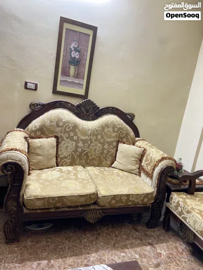 طقم كنب مع طاولات 2