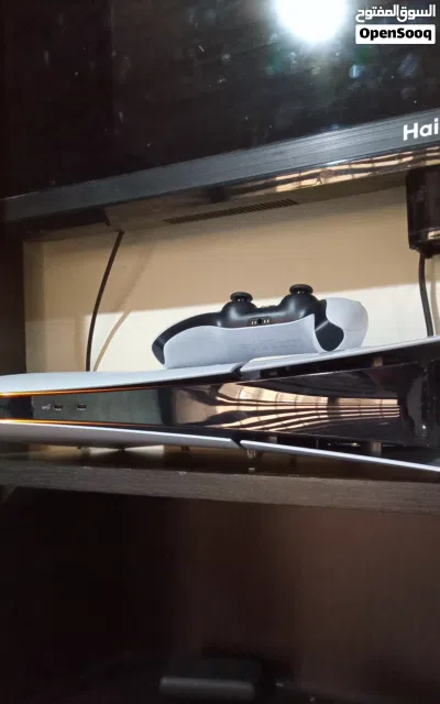 PS5 مع الكرتون مع شاشة 42 إنش مع جميع الأسلاك مع الضمان استعمال اقل من 5 اشهر 2