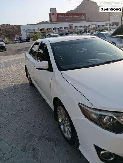 Toyota Camry E 2