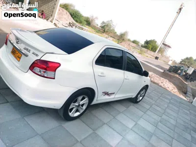 Toyota Yaris Basic 2
