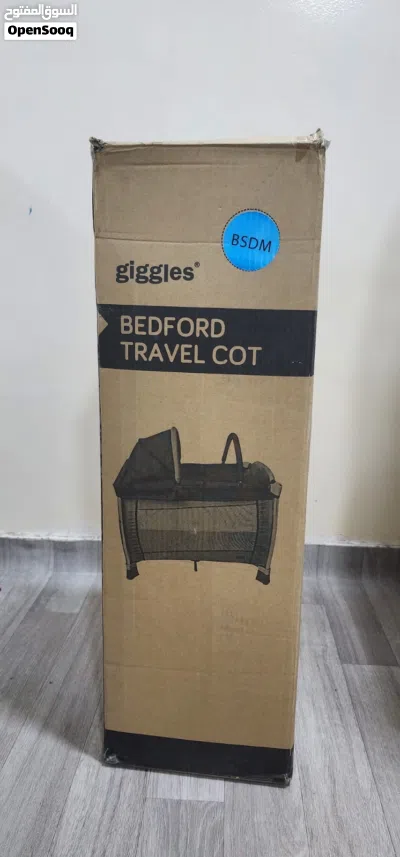 Giggles Bedford travel cot 2