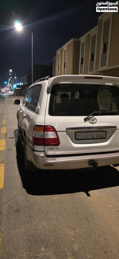 Toyota Land Cruiser GXR 2
