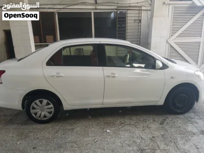 Toyota Yaris Basic 4