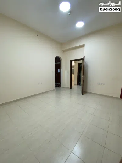 للإيجار شقه في بنايه غرفه صاله حمامين مطبخ شامل ماء كهرباء ب 38،400 سنوي 4 دفعات الموقع الجيمي 4