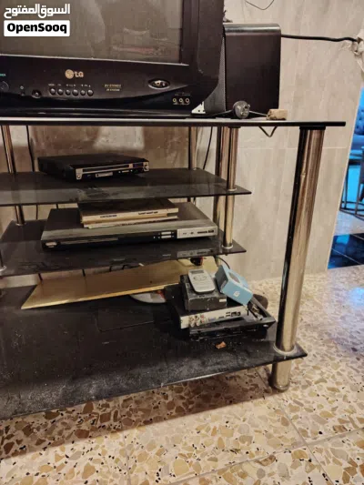 ميز كزاز قديم جديد وتلفزيون ال جي شغال ريموت موجود كامل 4
