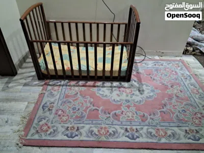 أغراض منزلية طاولات وسجاد وسرير اطفال 2