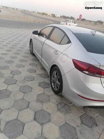 Hyundai Elantra SE 3