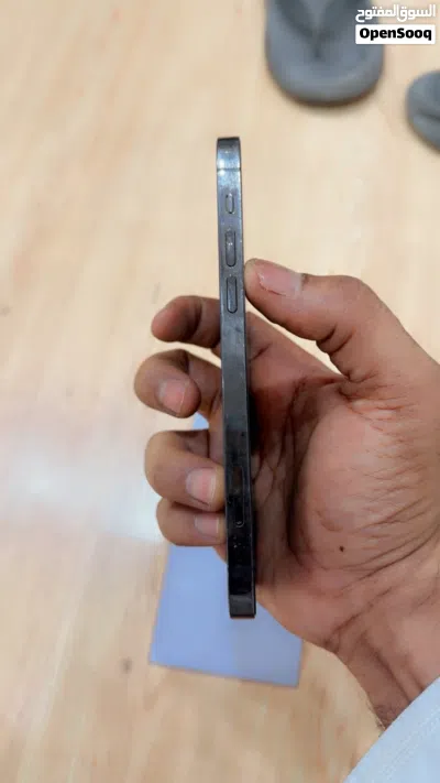 ايفون 12 برو بسعر ممتاز 3