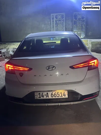 Hyundai Elantra Limited 3