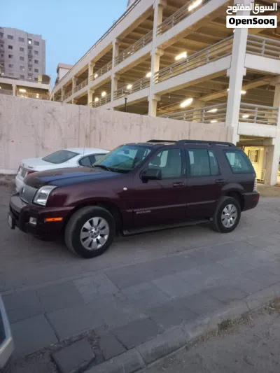 Ford Explorer Base 2