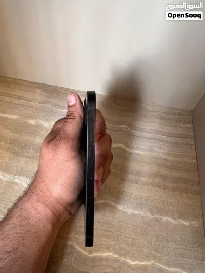 ايفون 12 بحاله ممتازه 4