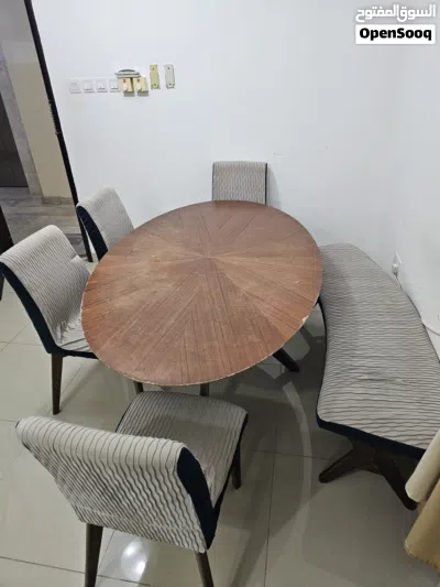 طاولة الطعام 2