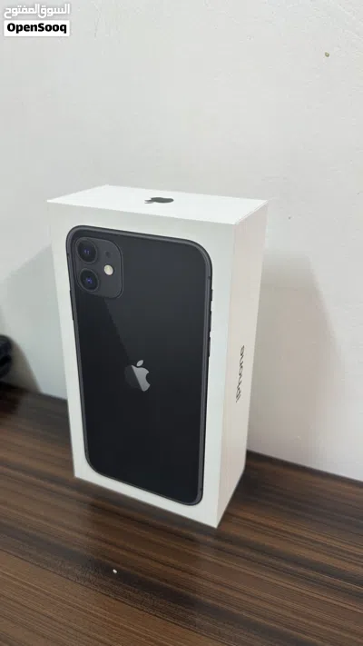 آيفون11 128GB مستعمل مع 8كفرات سعر 80ريال قابل 4